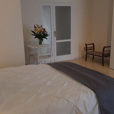 Residenze Benedetto Croce Hotel Bari Kültér fotó