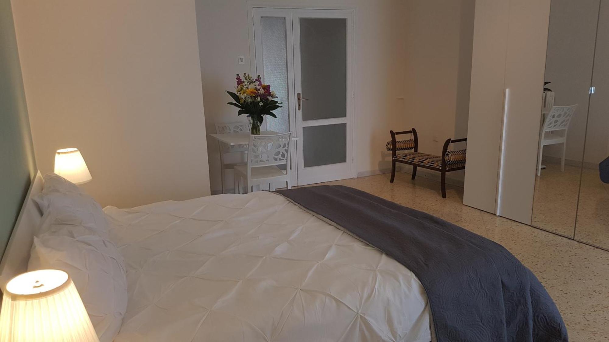 Residenze Benedetto Croce Hotel Bari Kültér fotó